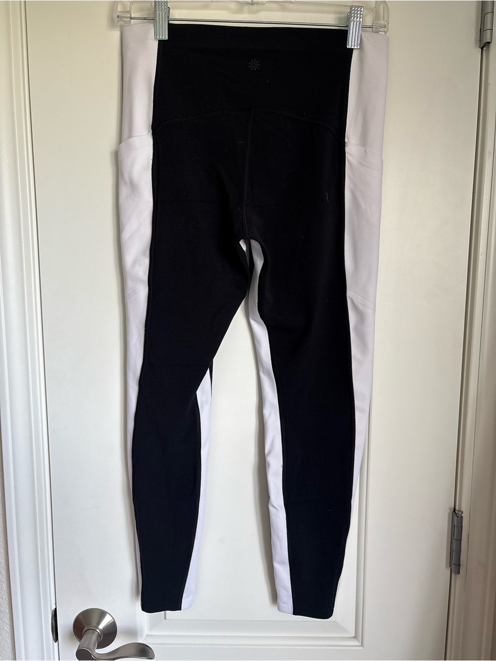 Athleta Women’s High Waisted Color Block Black & White Leggings Pockets- Size M
